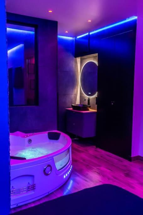 شقة Blue Night - Jacuzzi - Bord De Seine كورباي إيسون المظهر الخارجي الصورة