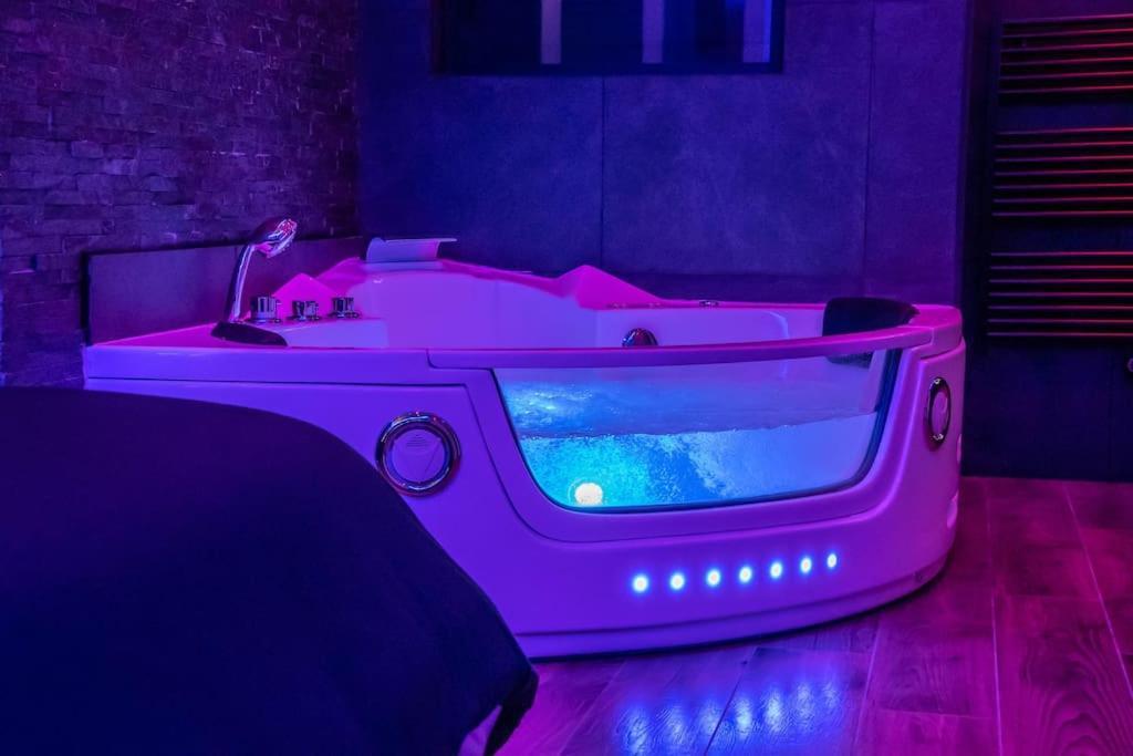 شقة Blue Night - Jacuzzi - Bord De Seine كورباي إيسون المظهر الخارجي الصورة